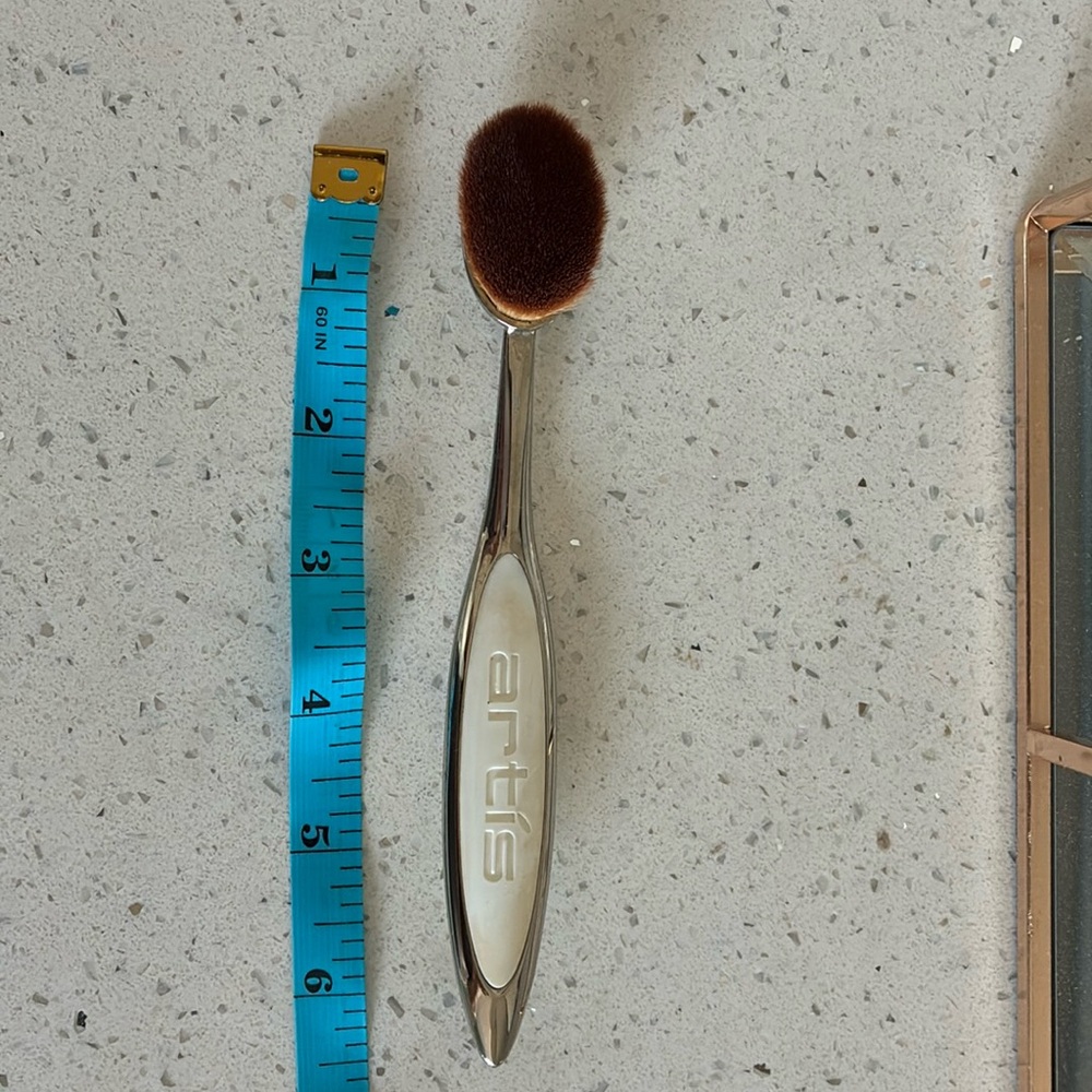 artis brush in good condition